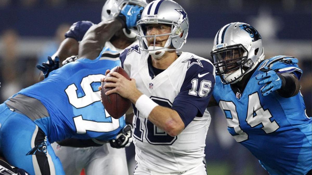 Cowboys quarterback Matt Cassel (16) replaced Tony Romo in the fourth quarter after the starter injured his left collarbone.
