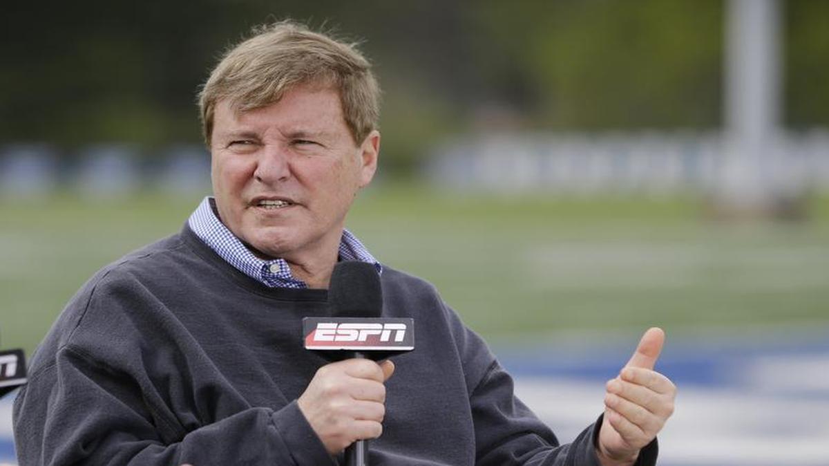 Sports agent Leigh Steinberg says it’s time for the NFL to drop the salary cap and franchise tag.