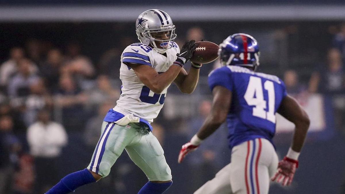 Dallas Cowboys wide receiver Terrance Williams, left, catches a pass with seconds left in the fourth quarter against the New York Giants. Rather than run out of bounds to stop the clock, Williams stayed inbounds and time expired before the Cowboys could attempt a game-winning field goal, prompting harsh criticisms on social media about the third year receiver from Baylor.