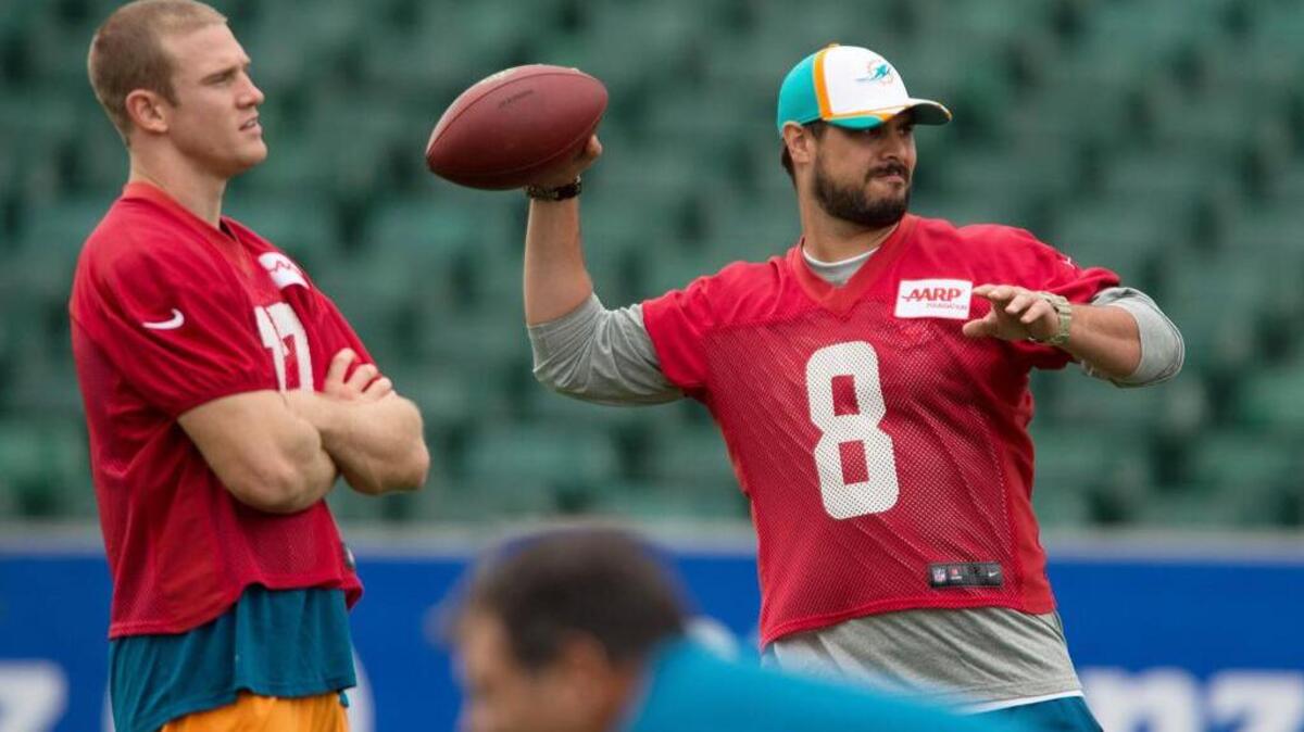 Free agent Miami Dolphins quarterback Matt Moore is scheduled to visit the Dallas Cowboys, according to sources.