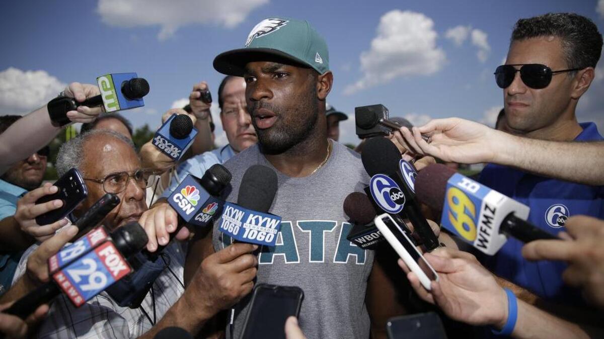 
The Dallas Cowboys are trying not to get caught up in the hype of facing former teammate DeMarco Murray.
