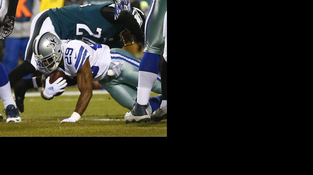 
Dallas running back DeMarco Murray scores on a 1-yard run against Philadelphia in the first quarter Sunday night.
