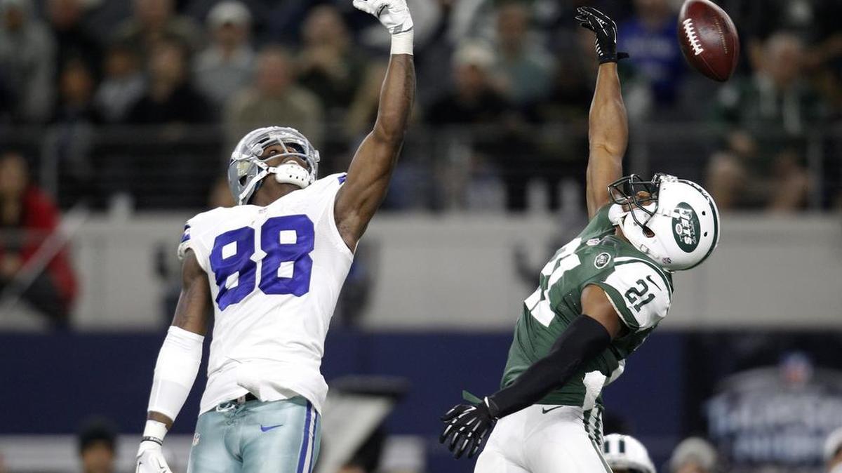 Dallas Cowboys wide receiver Dez Bryant (88) is unable to reach a pass from Kellen Moore as and New York Jets free safety Marcus Gilis makes a play for the ball that was intercepted by Marcus Williams late in the second half of an NFL football game, Saturday, Dec. 19, 2015, in Arlington, Texas. The Jets won 19-16.