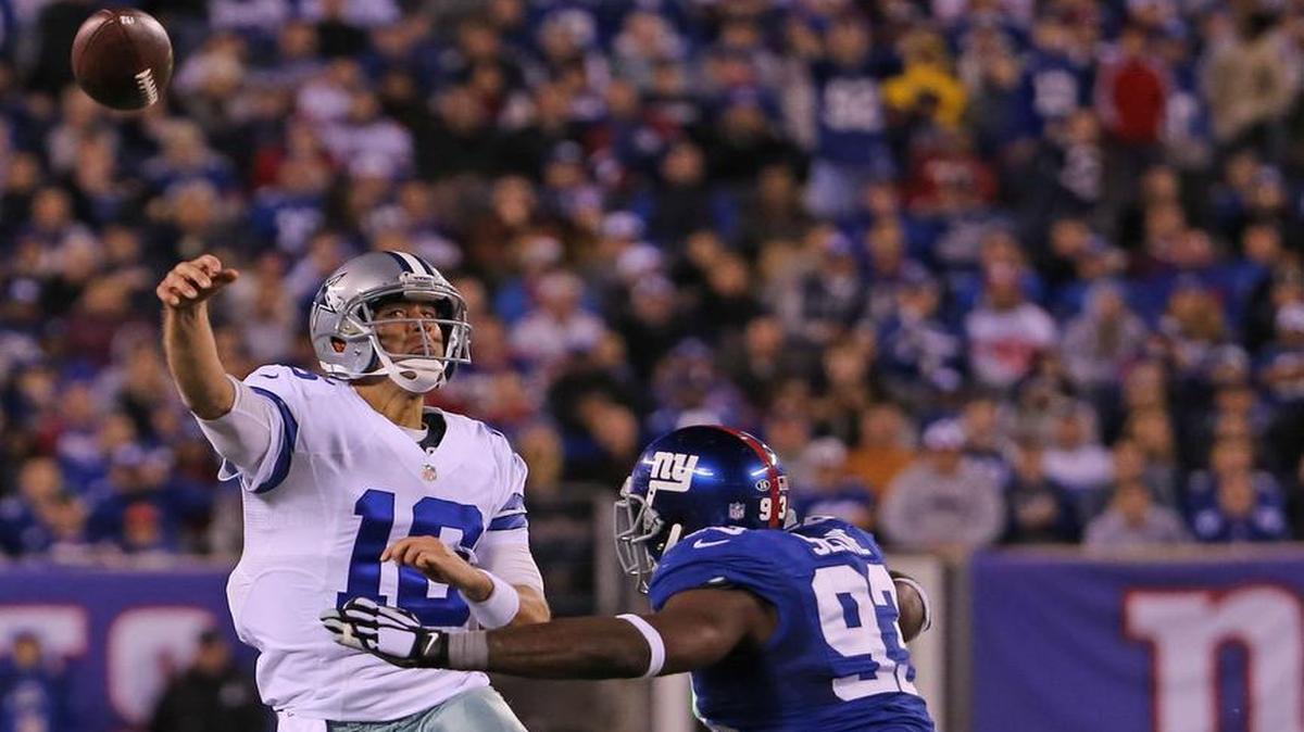 Matt Cassel passed for 227 yards in his Dallas Cowboys debut, but was intercepted three times.