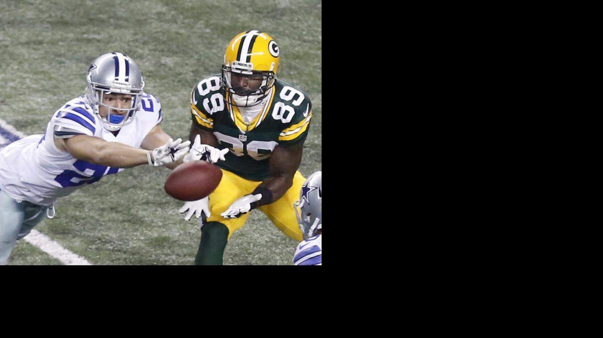 
Dallas Cowboys defensive back Sterling Moore signed a one-year deal with Tampa Bay on Thursday.
