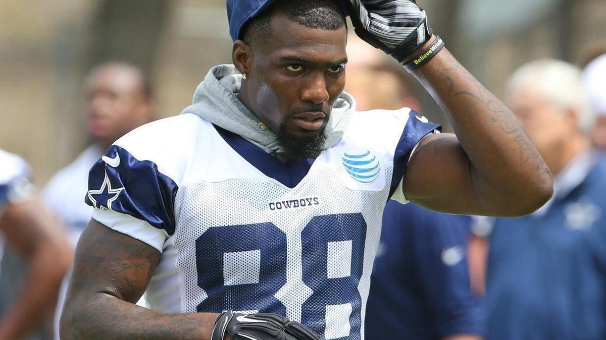 
Cowboys wide receiver Dez Bryant received a round of applause from fans as he took the field Thursday.

