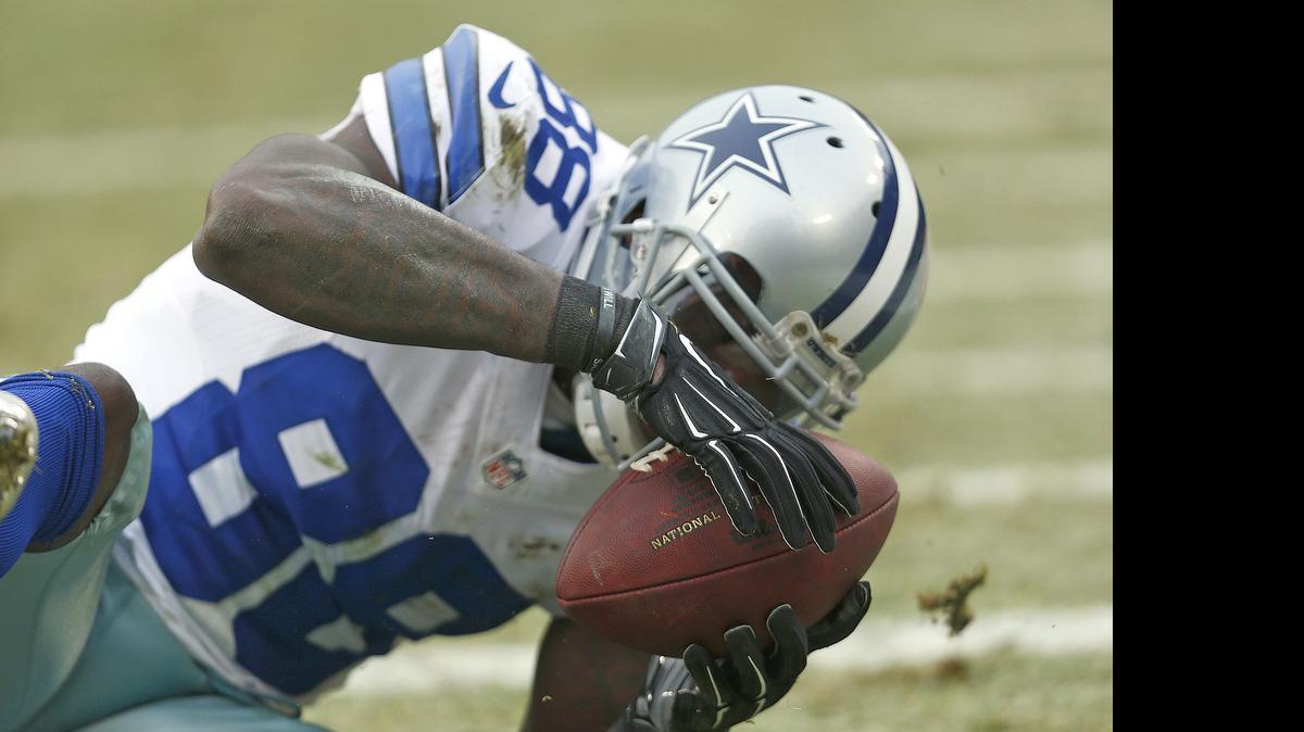 
Despite the officials ruling, Tony Romo says Dez Bryant caught the ball in the Cowboys’ playoff loss. (Star-Telegram/Ron Jenkins)
