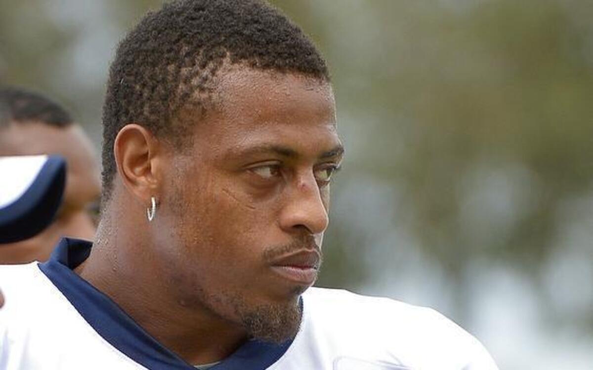 
Greg Hardy’s first game with the Cowboys will be Week 5 against the Patriots.
