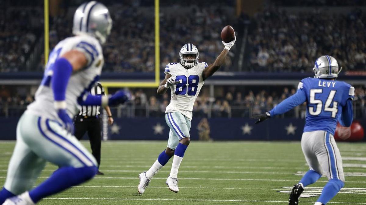 Cowboys receiver Dez Bryant (88) threw a touchdown pass to Jason Witten in Monday night’s victory over Detroit.