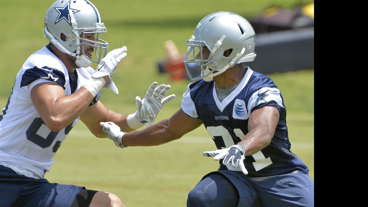 
Byron Jones (31) goes against tight end Gavin Escobar (89) during a drill Wednesday at the Cowboys’ organized team activities.

