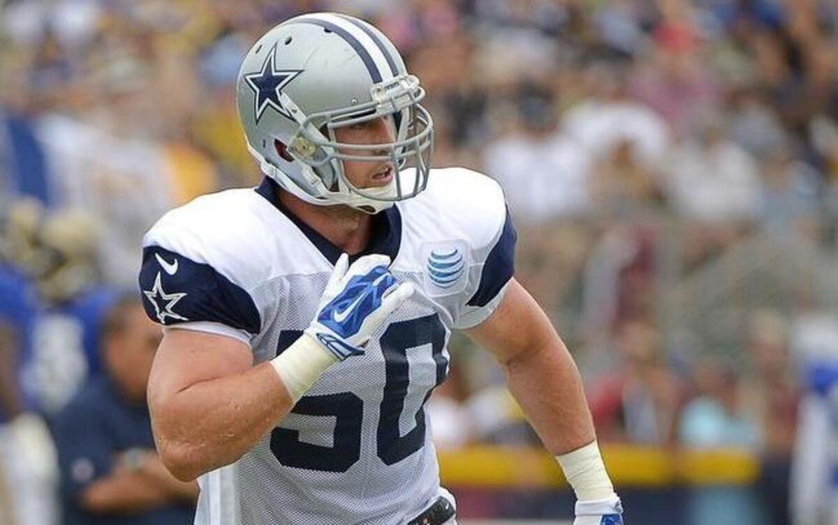 
Sean Lee, who missed all of last season with a torn knee ligament, makes his debut at weakside linebacker in Rod Marinelli’s defense tonight.

