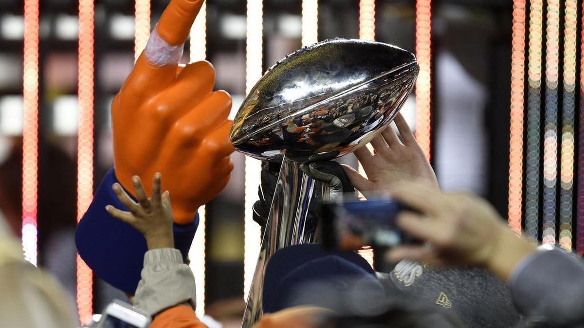 With 9 to 1 odds, the Carolina Panthers are favored to win Super Bowl LI. The Cowboys carry 16 to 1 odds to win the Vince Lombardi trophy. Denver also carries 16 to 1 odds of repeating.