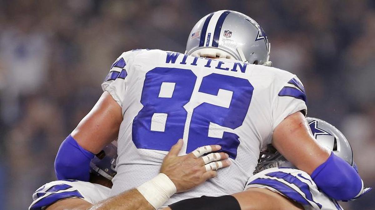Cowboys tight end Jason Witten celebrates a touchdown with teammates during a pre-season game. None of Sports Illustrated’s 10 NFL writers predicted the Cowboys to reach the Super Bowl.