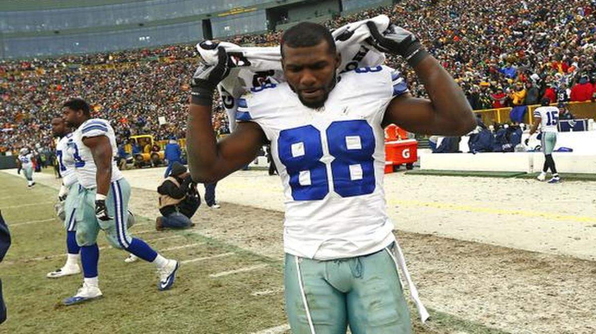 
Dez Bryant, leaving the field after Sunday’s loss, urged the NFL to “please, please take that rule out,” after the reversal nullified his catch. 


