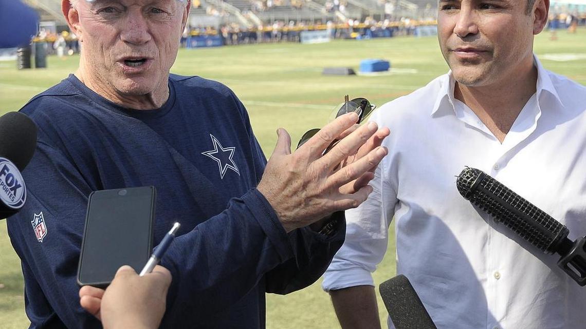 Jerry Jones and Oscar De La Hoya are pumped up for Alvarez-Smith fight next month at AT&T Stadium.