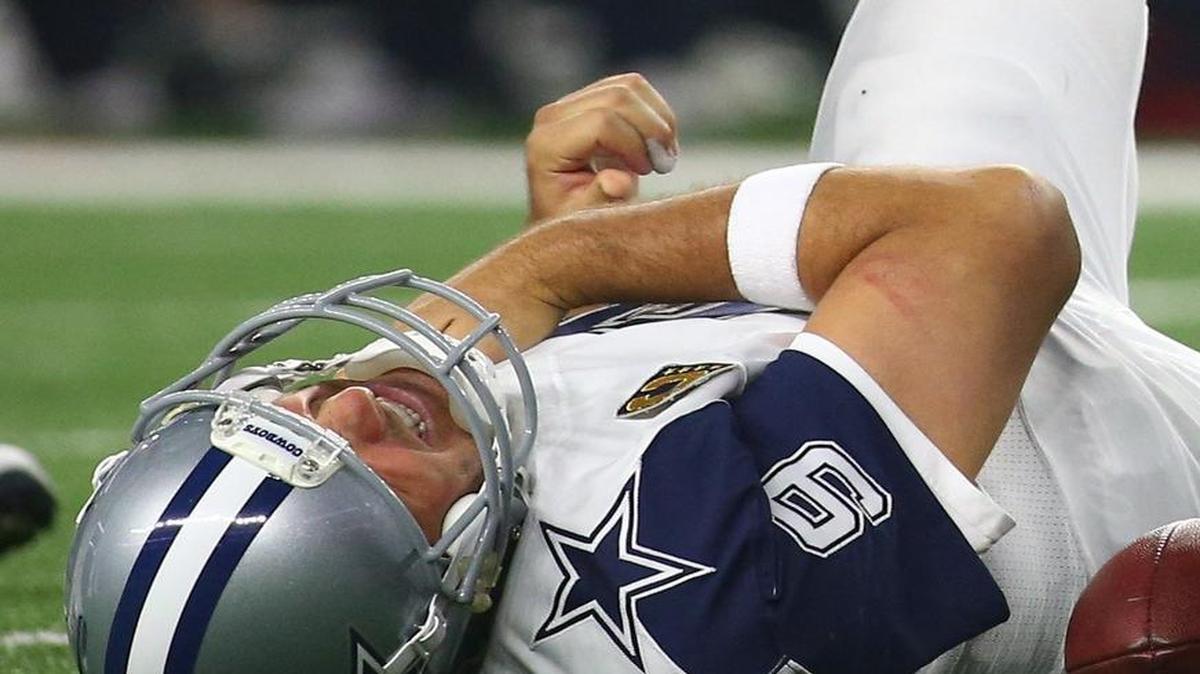 Dallas Cowboys quarterback Tony Romo missed seven games with a fractured left collarbone in 2015. Surgery is often needed to repair the collarbone, but there may be non-surgical options for older people in which the injury does not occur on your dominant arm.