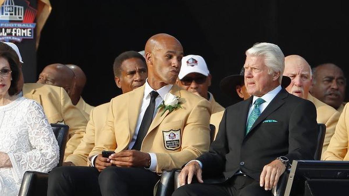 Former Cowboys coach Jimmy Johnson, right, is a semifinalist for the 2018 Pro Football Hall of Fame.