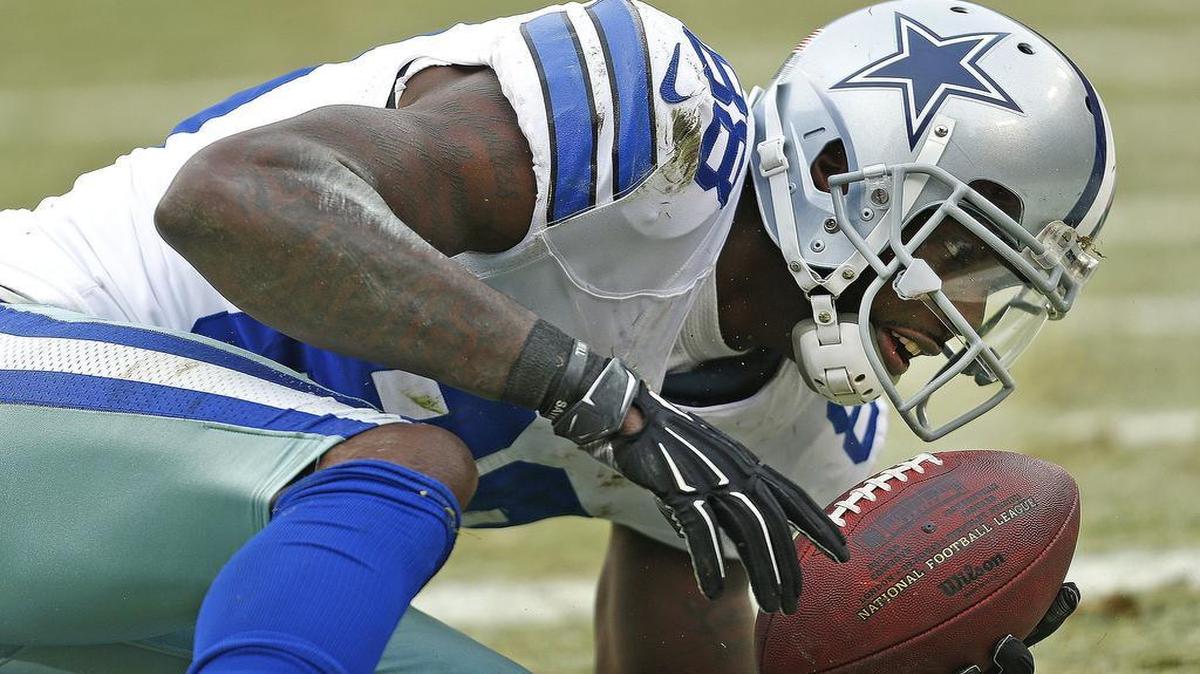 
The Dallas Cowboys received a visit this offseason from NFL VP of officials Dean Blandino, who explained to them why Dez Bryant’s catch in the NFC Divisional Round was overturned.(Star-Telegram/Ron Jenkins)
