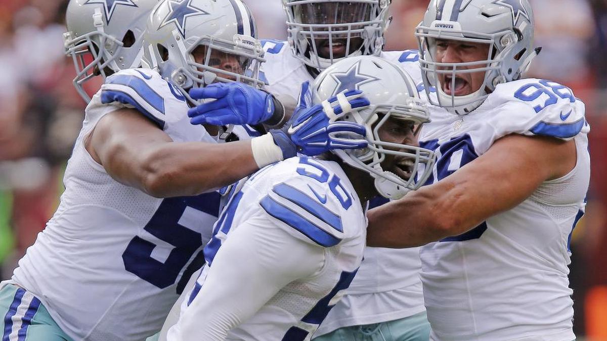 Cowboys linebacker Justin Durant, center, celebrates with teammates after breaking up a pass late in Sunday’s game.