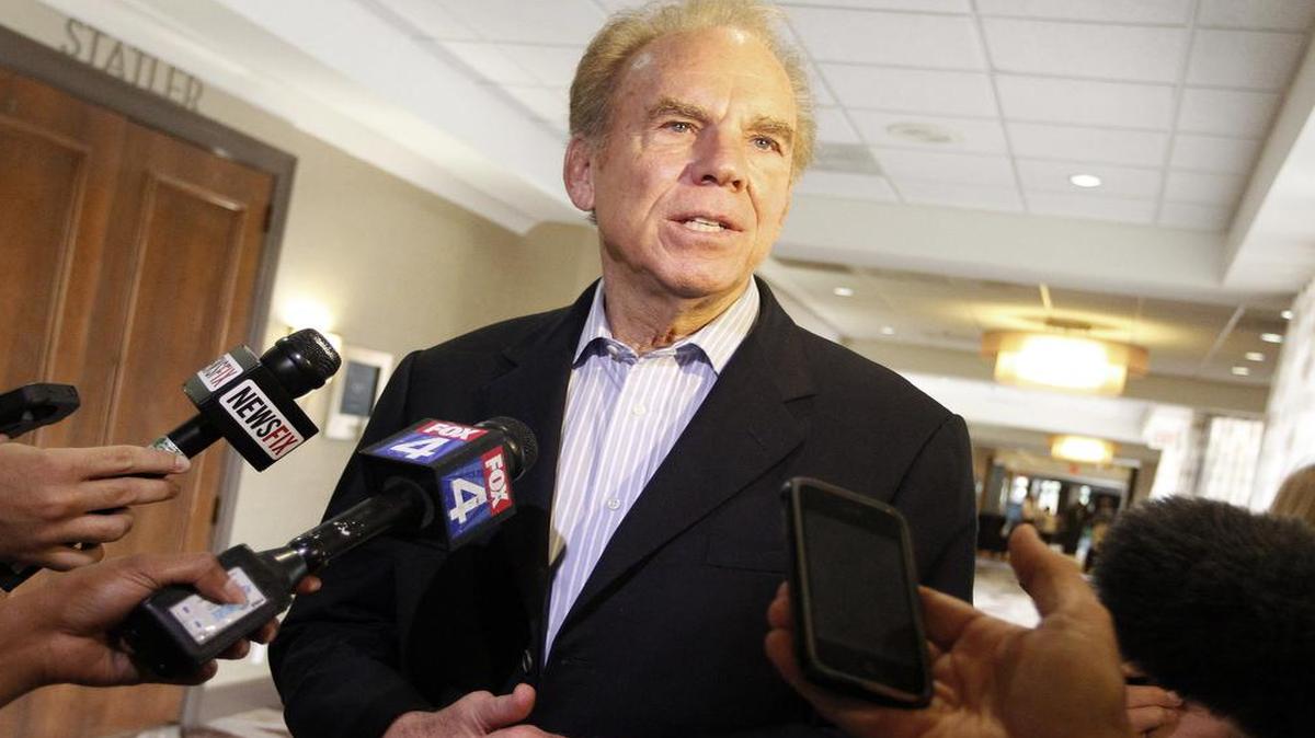 Pro Football Hall of Famer and former Dallas Cowboys great Roger Staubach will receive an award from the New Mexico Military Institute for his induction into the NJCAA Hall of Fame in August. NMMI will play Trinity Valley Community College in Athens on Saturday. Staubach will receive his award before the coin toss.