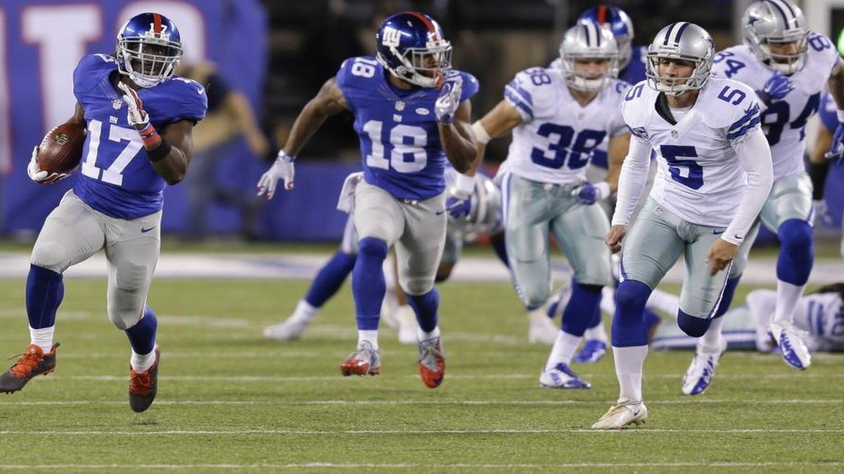 Dwayne Harris returns a kickoff 100 yards for a touchdown in the fourth quarter.