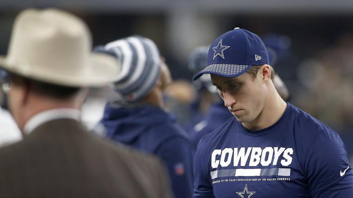 Injured linebacker Sean Lee is frustrated about missing games and so are the Dallas Cowboys fans on social media.