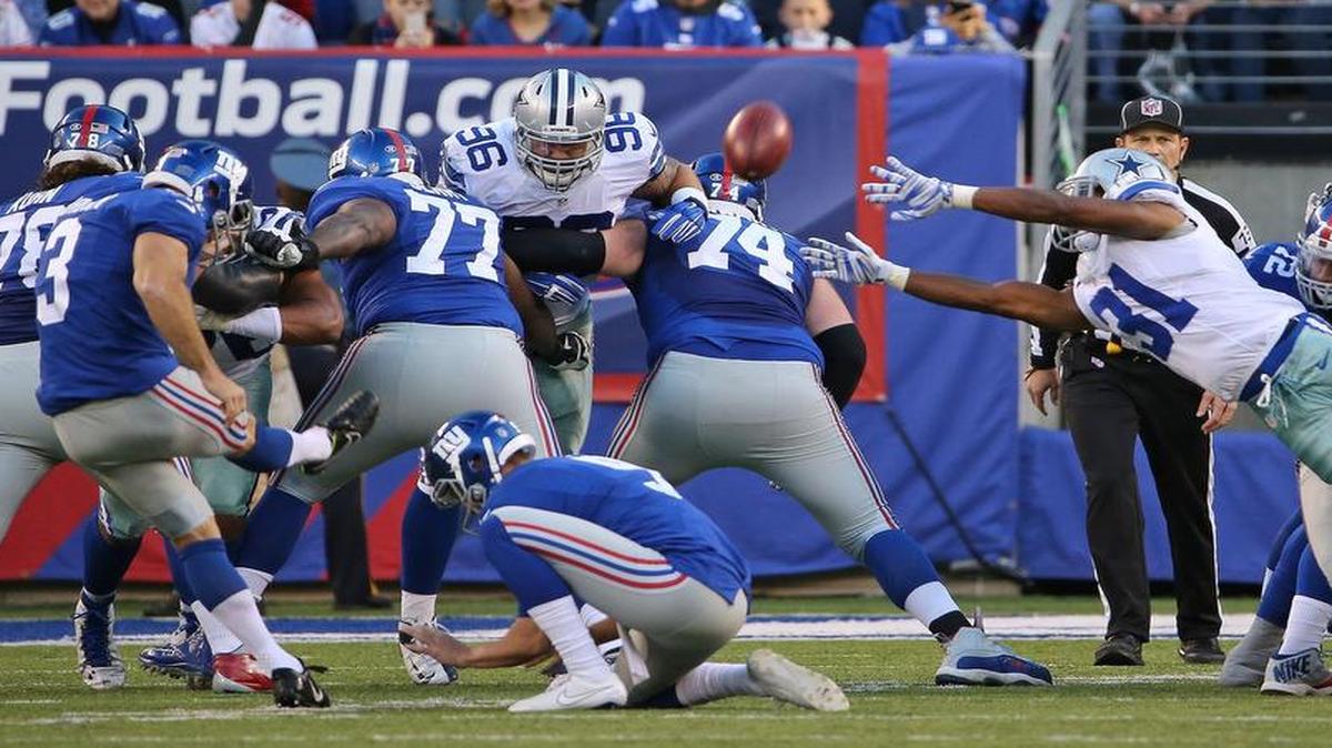 Former Dallas Cowboys running back/kick returner Dennis Morgan suffered a heart attack while watching Sunday’s game between the Cowboys and New York Giants at MetLife Stadium in East Rutherford New Jersey.