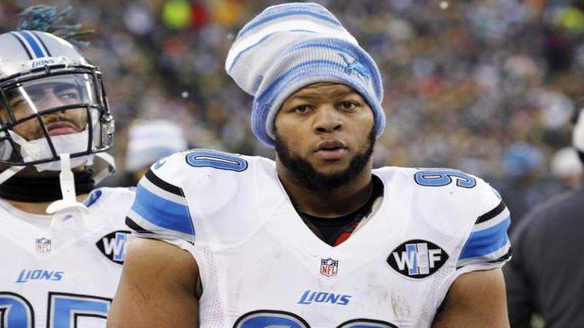
Detroit Lions defensive lineman Ndamukong Suh will be eligible to play in Sunday’s wild-card playoff game against the Dallas Cowboys after having his one-game suspension for stepping on Packers quarterback Aaron Rodgers’ leg reduced to a $70,000 fine.




