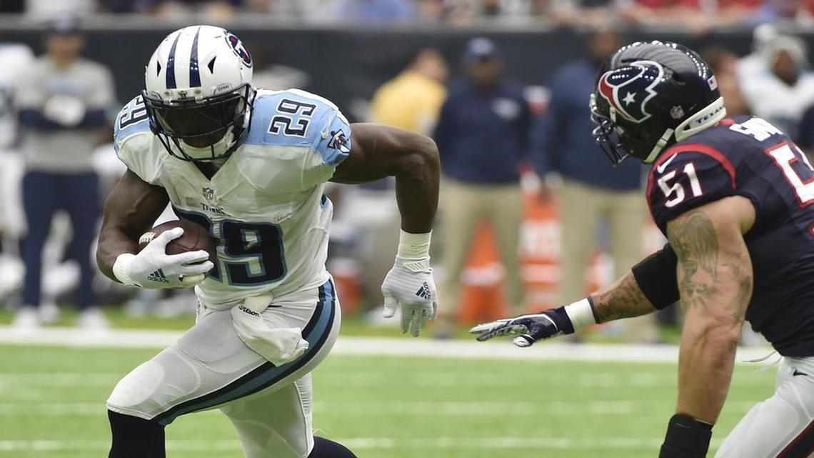 Tennessee Titans running back DeMarco Murray (29) runs for a touchdown against the Houston Texans on Oct. 2, 2016, in Houston.