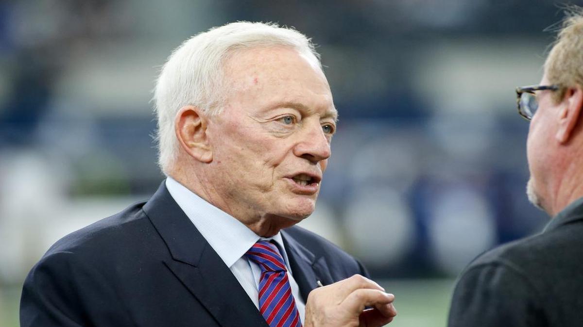 Jerry Jones felt he had to talk with the players after Thursday’s 28-6 loss to the Chargers.