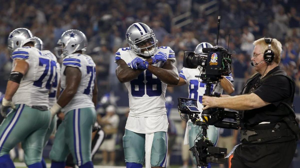 Cowboys receiver Dez Bryant (88) sprained his right knee, but still caught three passes for 40 yards and a touchdown.