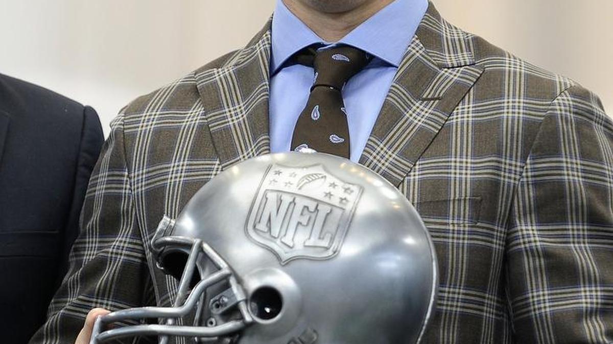 Linebacker Sean Lee won the Ed Block Courage Award and defensive MVP honors Wednesday at the Dallas Cowboys’ annual Kickoff Luncheon.