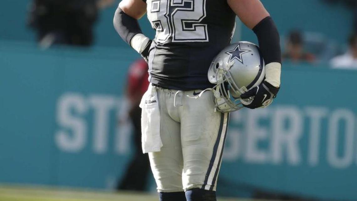 Cowboys tight end Jason Witten played in his 197th consecutive game, setting a team record.