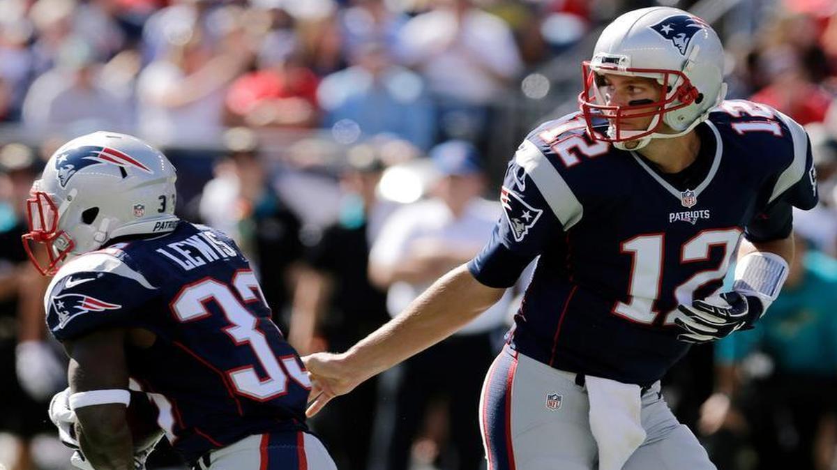 
Tom Brady’s passing and Dion Lewis’ running help the Patriots average 39.7 points and 446 yards per game.


