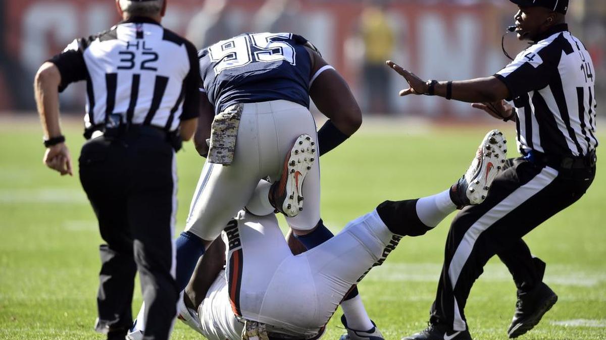 Cowboys defensive lineman David Irving (95) and Browns center Cameron Erving fight during the first quarter of Sunday’s game.