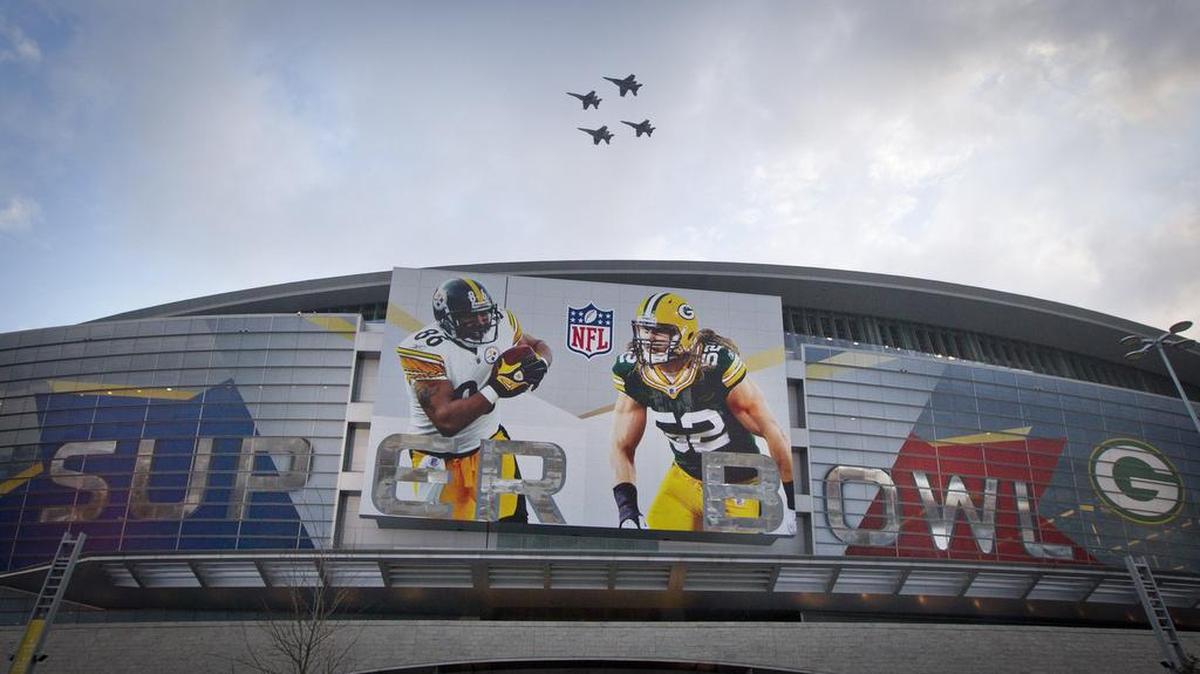 North Texas hosted the Super Bowl in 2011, but it was plagued by a winter storm and a seating fiasco.