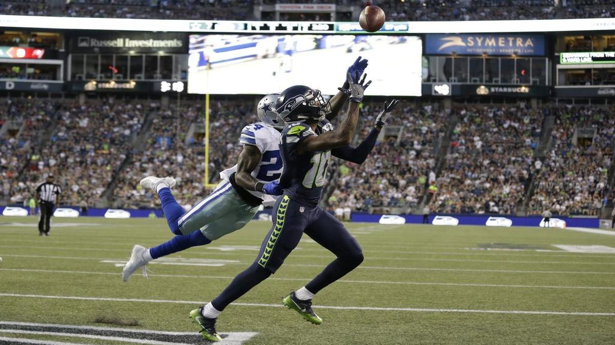 Seattle Seahawks wide receiver Paul Richardson makes a 9-yard catch for a touchdown over Dallas Cowboys cornerback Morris Claiborne.