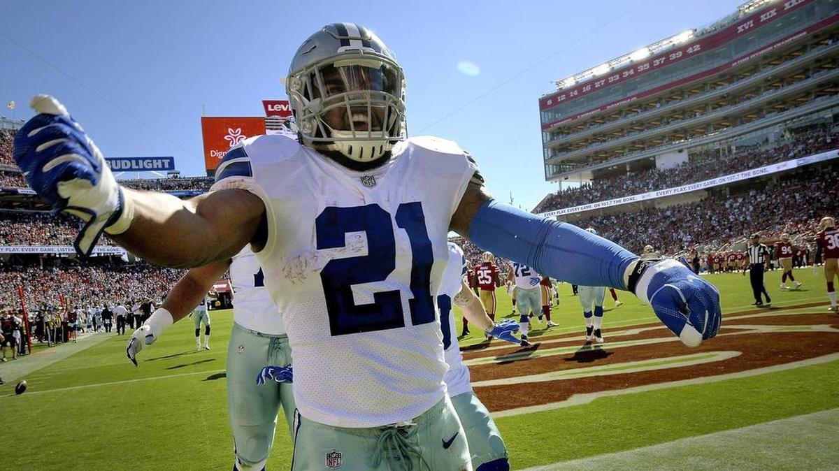 Dallas Cowboys running back Ezekiel Elliott celebrating at Levis Stadium