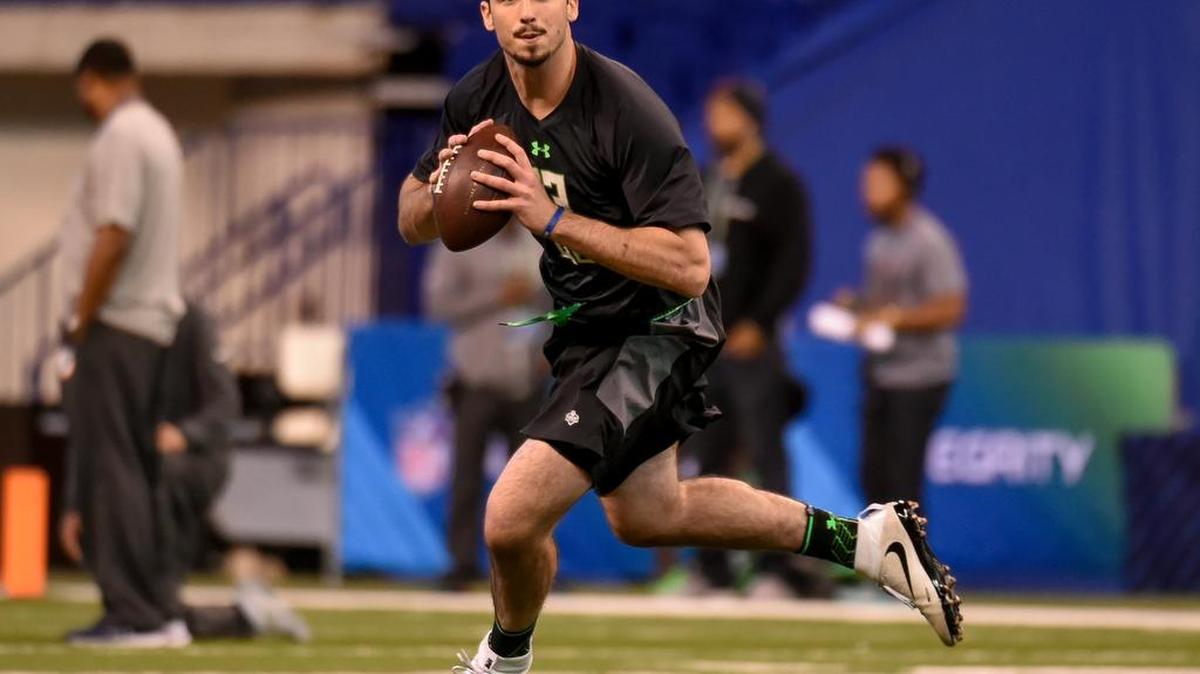 The Dallas Cowboys will have a private workout with Memphis quarterback Paxton Lynch today in Orlando, Fla.