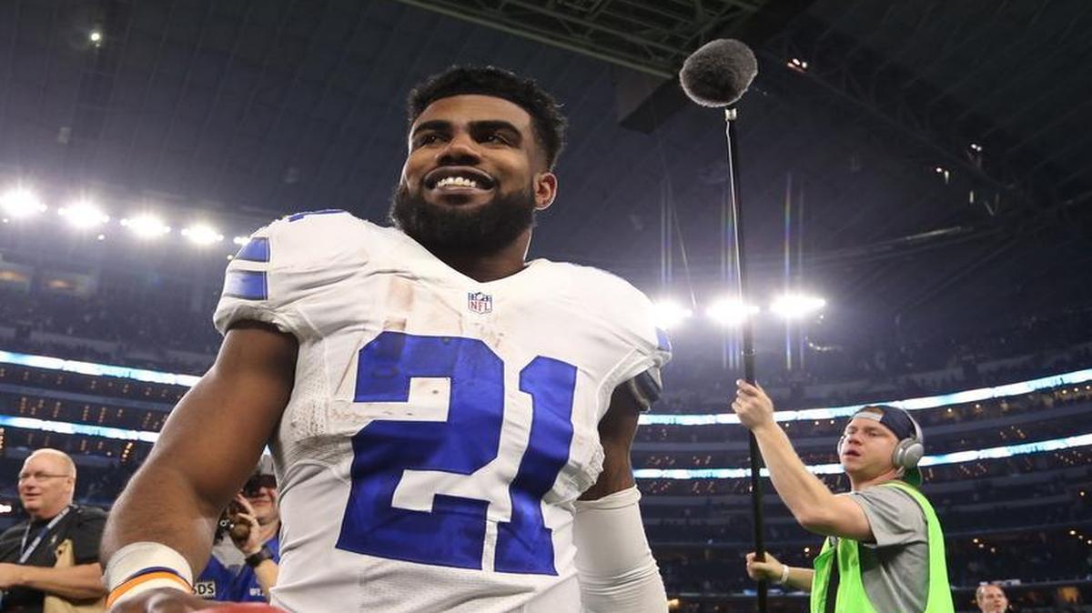 Dallas Cowboys running back Ezekiel Elliott (21) walks off the field after the 26-20 win over the Tampa Bay Buccaneers at AT&T Stadium on Sunday, December 18, 2016.