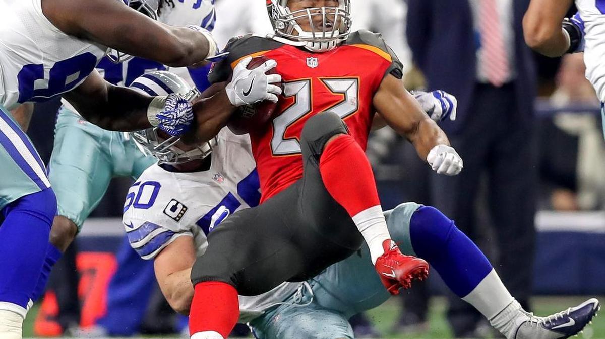 Cowboys linebacker Sean Lee, snubbed in Pro Bowl voting, has a better chance to earn All-Pro honors.