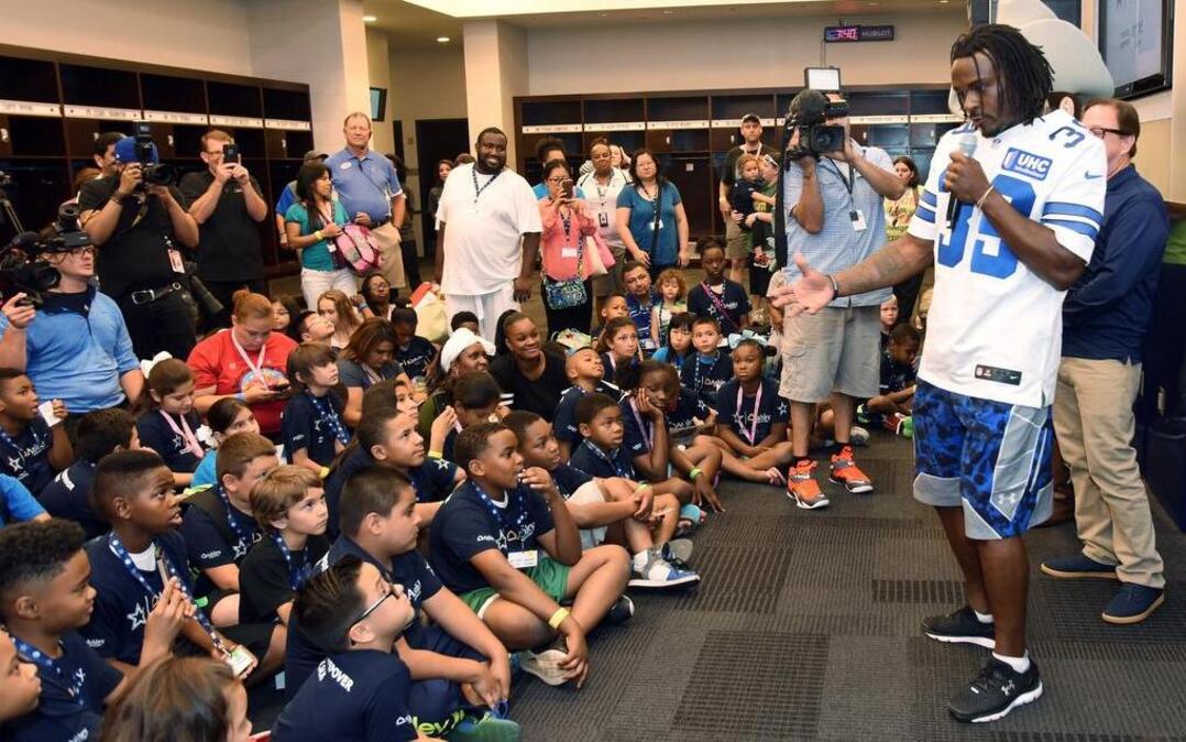 Dallas cornerback Brandon Carr says elementary kids, moms are asking about the quarterback situation with the Cowboys.