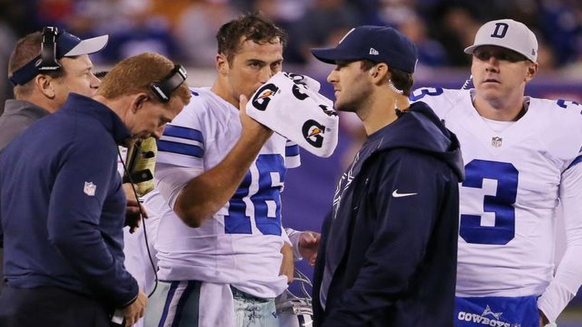 Coach Jason Garrett, quarterbacks Matt Cassel (16), Tony Romo (9) and Brandon Weeden (3) confer on the sidelines in the fourth quarter Sunday. Cassel had three interceptions but also improvised on a well-thrown 25-yard touchdown pass in his Cowboys debut.