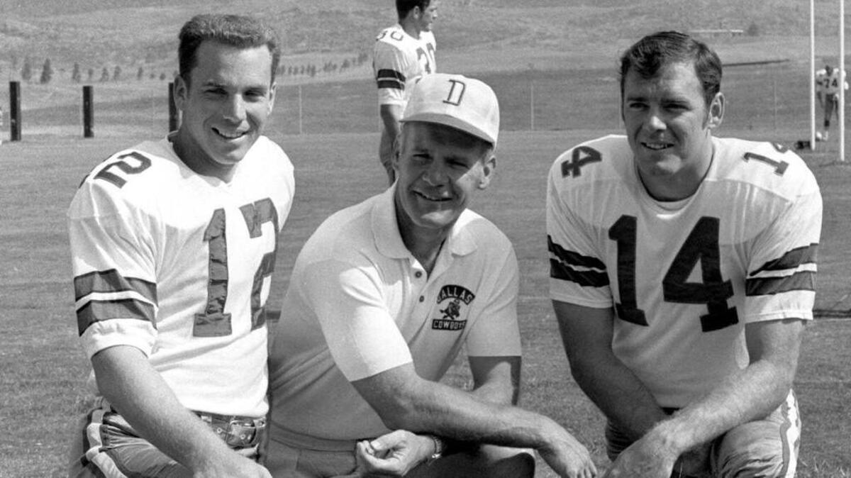 Tom Landry (center) alternated quarterbacks Craig Morton (right) and Roger Staubach (left) to begin the 1971 season before settling on Staubach as his starter.
