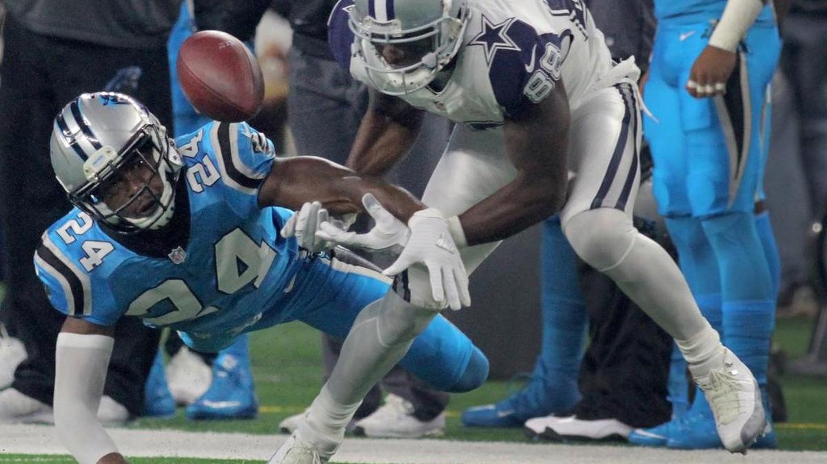 Dez Bryant struggled against the Panthers on Thursday.