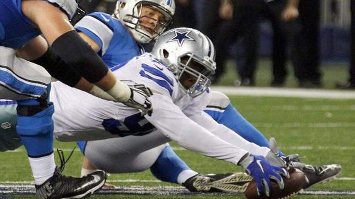 
Detroit Lions tackle Riley Reiff (71) and quarterback Matthew Stafford (9) try to recover the fumble as Dallas Cowboys defensive end Demarcus Lawrence (90) grabs the ball to seal the Cowboys victory in the wild-card playoff game. 
