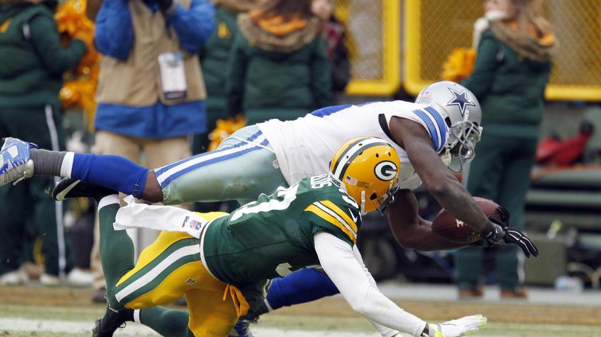 Cowboys receiver Dez Bryant’s catch against Packers cornerback Sam Shields last year was overturned on replay in a controversial decision.