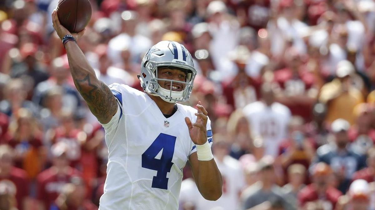 Hall of Fame quarterback Roger Staubach calls Cowboys rookie Dak Prescott (4) a diamond in the rough.
