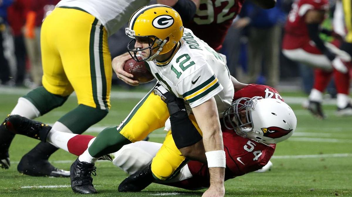 Former Arizona Cardinals defensive end Dwight Freeney had eight sacks in 11 games last year but the Dallas Cowboys have no interest in the veteran pass rusher.