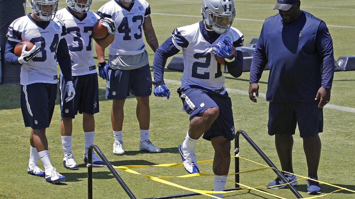 Ezekiel Elliott (21) has impressed his new veteran teammates during the Cowboys’ offseason program, which ramps up with OTAs next week.
